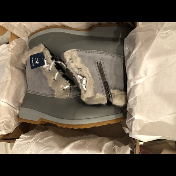 Women’s fur lined, waterproof Sperry boots, size 9. NWT.